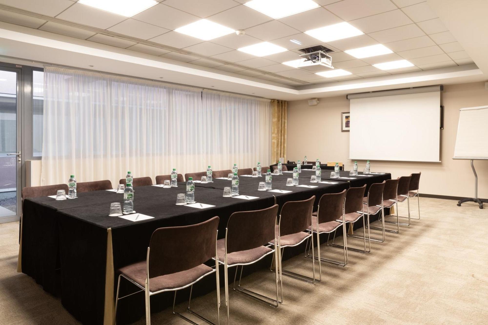 Crowne Plaza - Cite Internationale Hotel