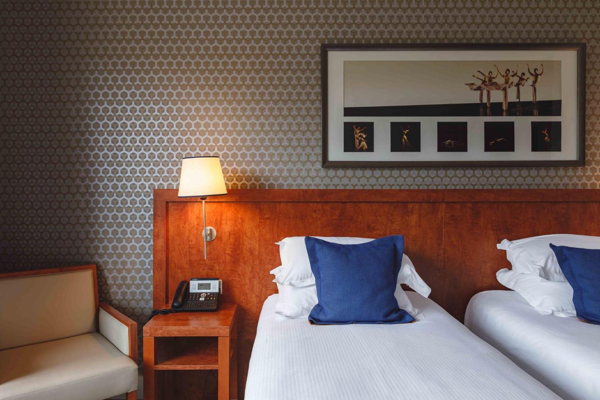 Hotel Crowne Plaza - Cite Internationale 4*