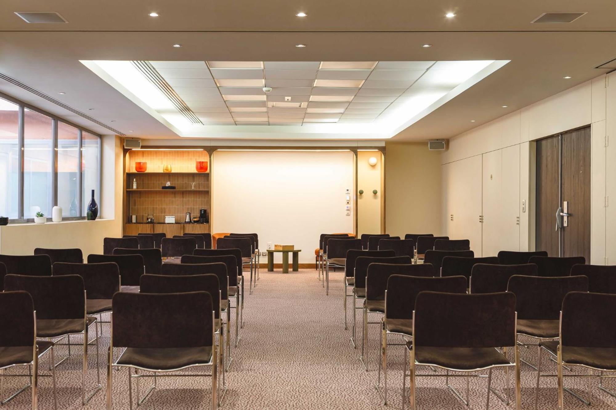Crowne Plaza - Cite Internationale Hotel